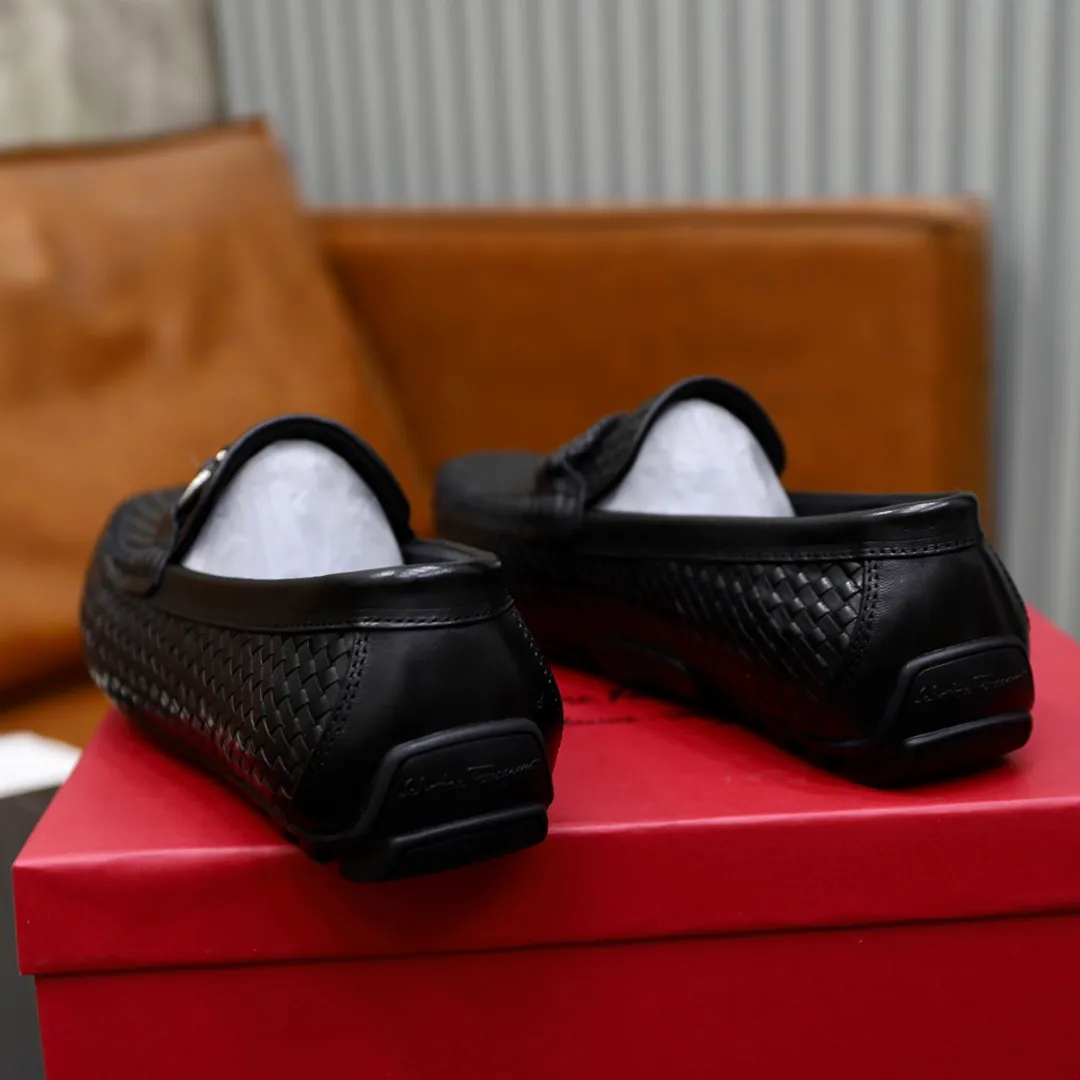 Men's shoes: 280🙅‍♂️🙅‍♂️🙅‍♂️Niuli Brand: Ferragamo Standard code: Men's code 38/44 (45 customized) Grade: Same as the official website Material: Original imported cowhide leather lining Original wear-resistant lightweight outsole Style category: Men's casual slip-on shoes Distinguished luxury brand elements top luxury Color: Actual picture color